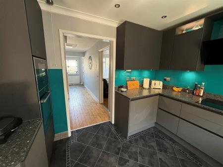 Kitchen 2.jpg