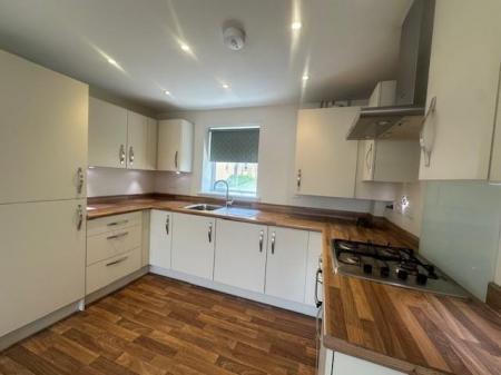 Kitchen 2.jpg