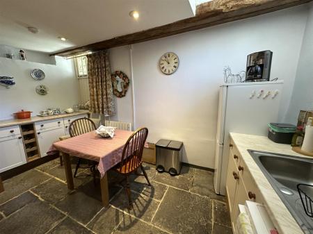 kitchen 2.jpg