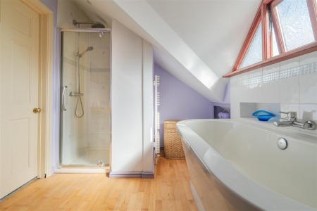 Ensuite to Bedroom One