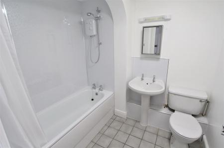 IMG_2646 - Bathroom  (3500x2315).jpg