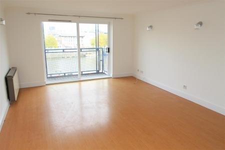 IMG_2934 - Living room 2.jpg