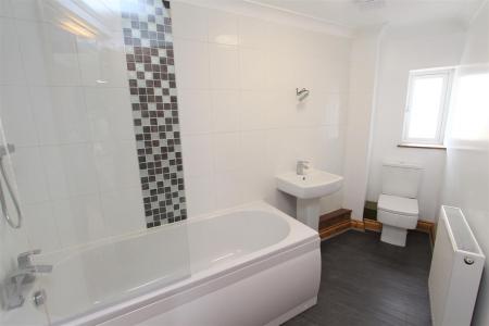 IMG_7555 - Bathroom Flat 8.jpg