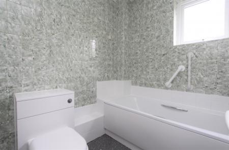 IMG_0130 - Bathroom.jpg