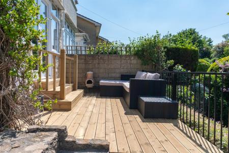 Front raised deck area