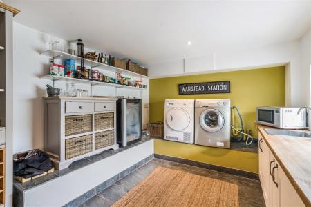 68750_Crofton-Cottage-Bath-Road  (9).jpg