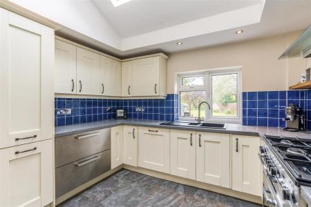 68750_Crofton-Cottage-Bath-Road  (6).jpg