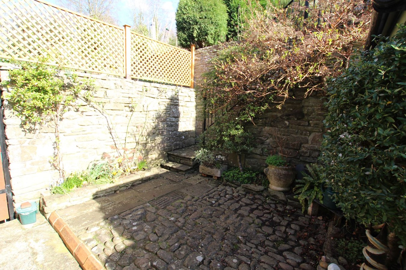 2 bedroom End of Terrace House for sale in Brecon