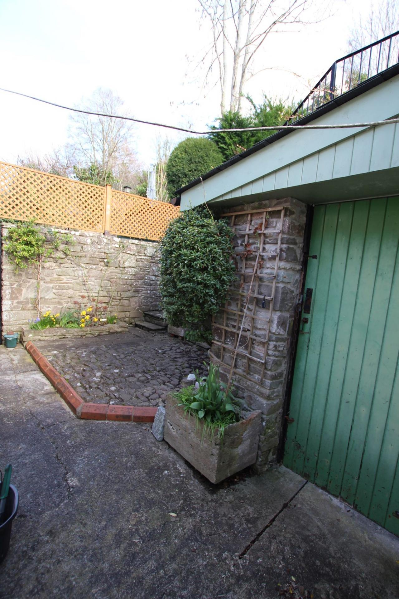 2 bedroom End of Terrace House for sale in Brecon