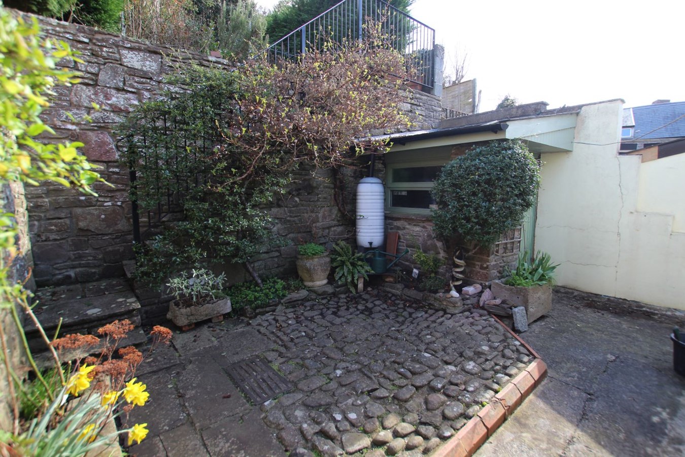 2 bedroom End of Terrace House for sale in Brecon