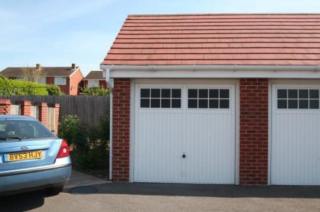 29 Sassoon Close - garage.jpg