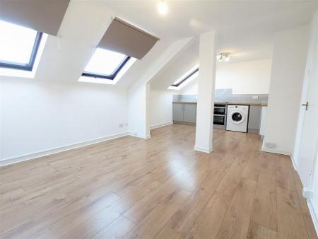 Reception area. Flat 7 Charnwood House Wilton Road