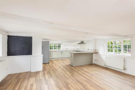 Manor Farm Cottage 16 Lower Woodford Nr Salisbury