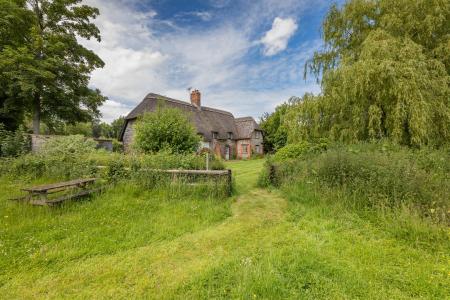 Manor Farm Cottage 16 Lower Woodford Nr Salisbury