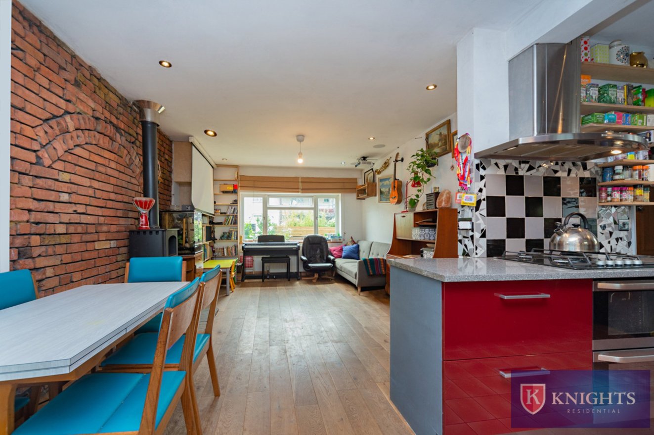 3 bedroom End of Terrace House for sale in London