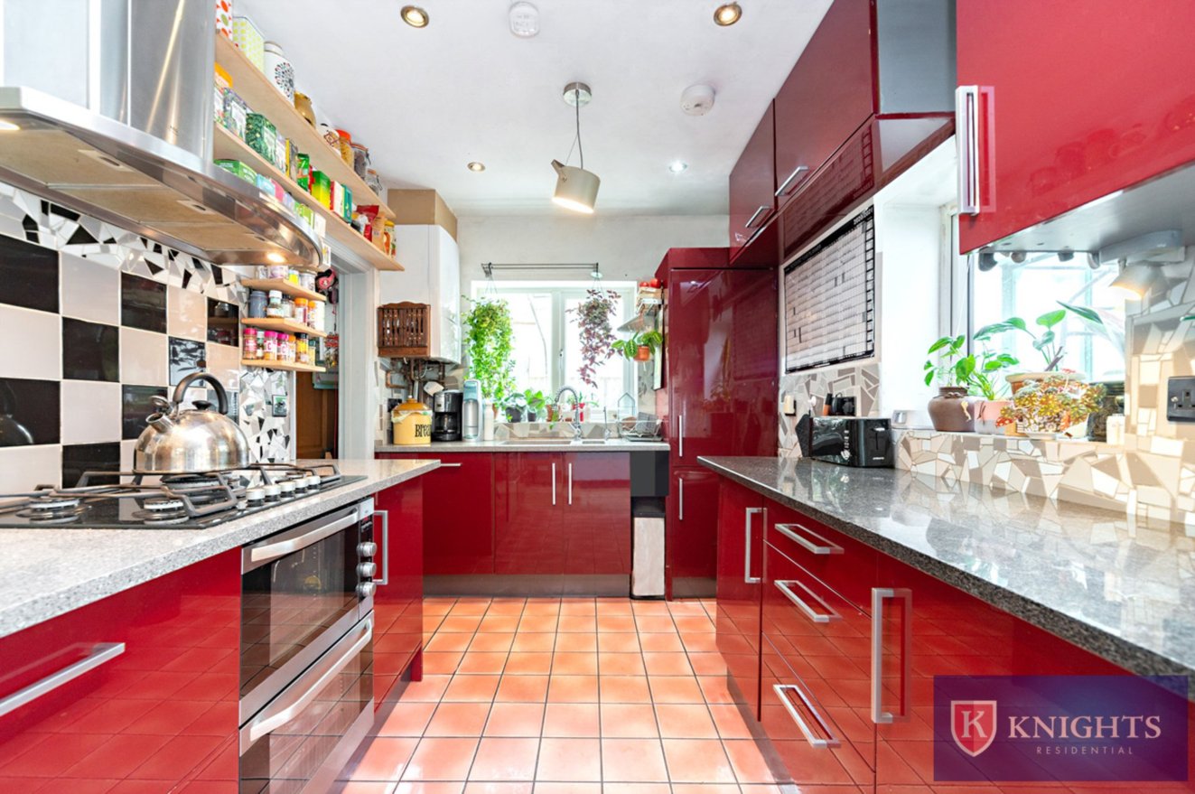 3 bedroom End of Terrace House for sale in London