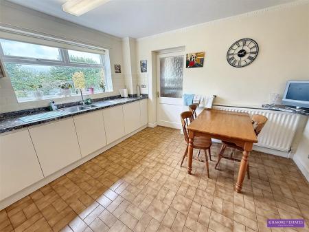 Breakfasting Kitchen