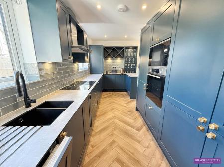 Open Plan Lounge / Kitchen