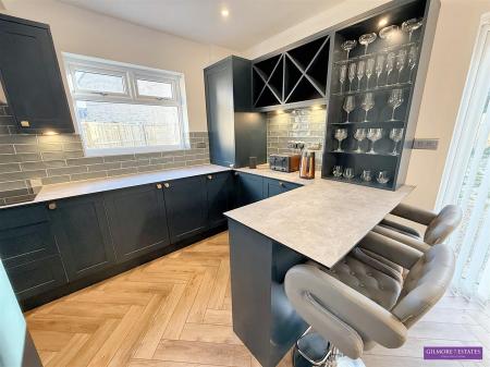 Open Plan Lounge / Kitchen