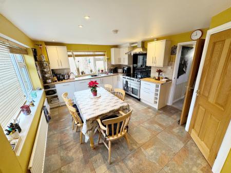 Kitchen / Breakfast Room