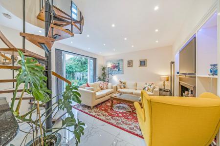 Open plan living/kitchen/dinning