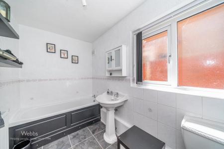 GROUND FLOOR BATHROOM