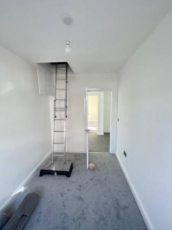 bedroom v119.jpg