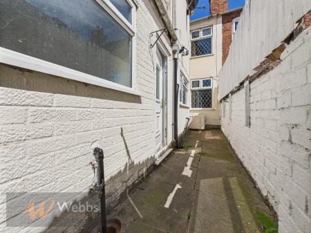 CAM05244G0-PR0089-STILL012.jpg