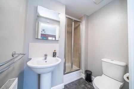 EN-SUITE SHOWER ROOM