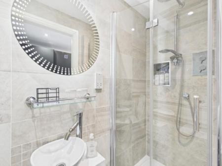 6e63aa96-d826-4738-8a30-430694fed6f0 copy.jpg