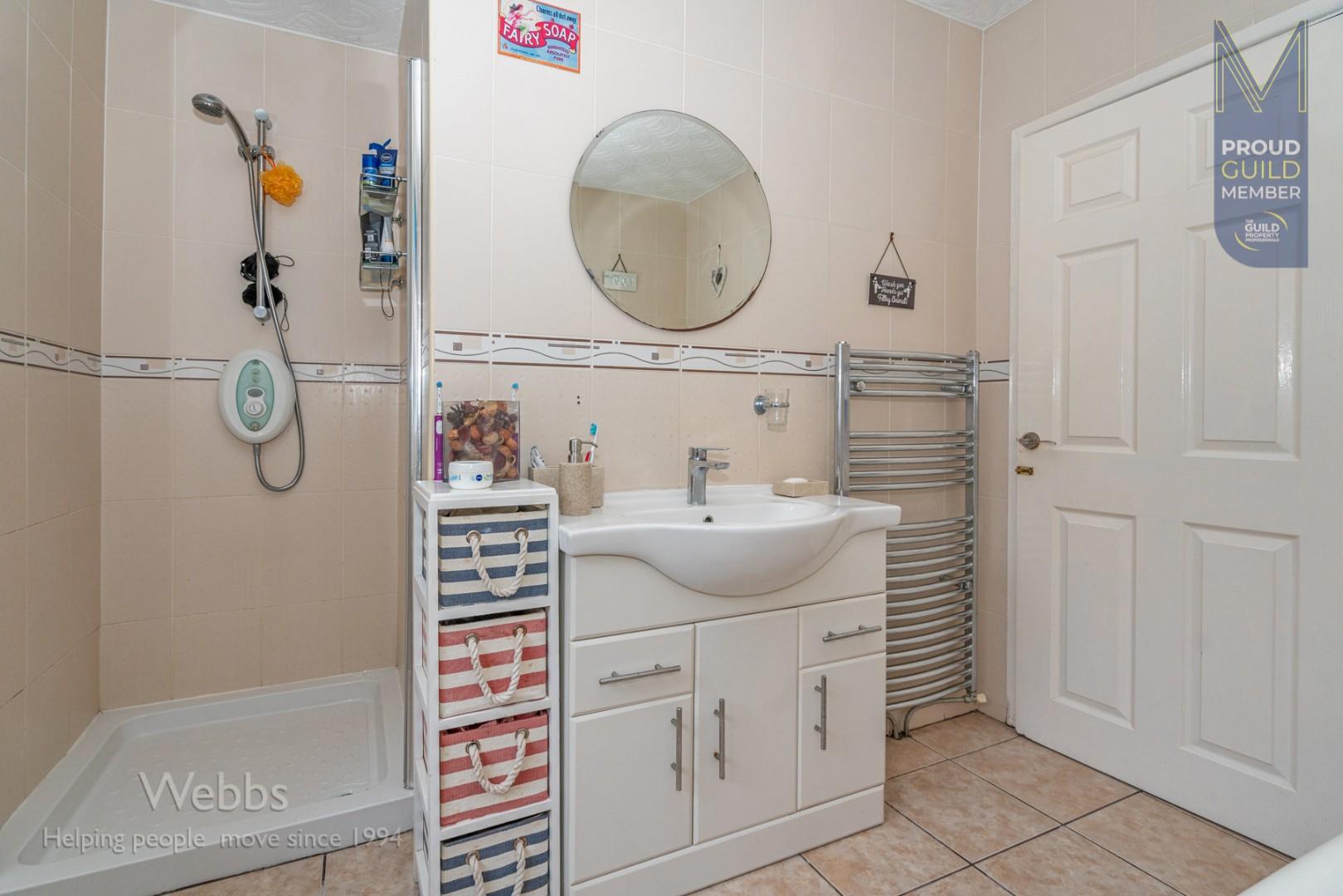 3 bedroom Detached Bungalow for sale in Gornal Wood, Dudley