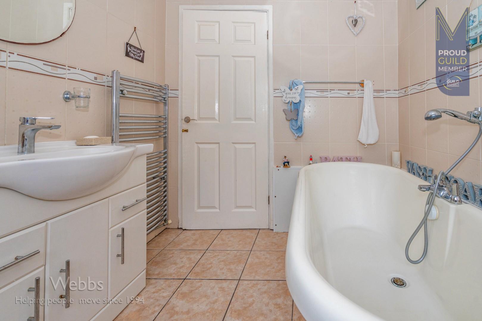 3 bedroom Detached Bungalow for sale in Gornal Wood, Dudley