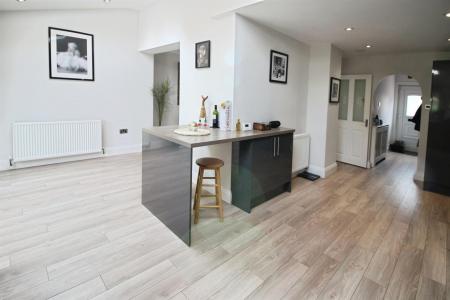 Open-plan lounge/diner