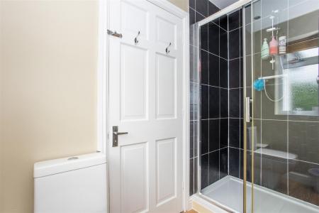 Jack and Jill En-suite