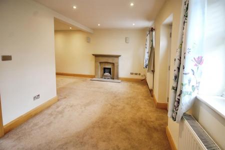 Lounge/dining
