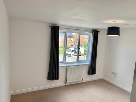 Main Bedroom 3.98m (13'1 ) X 3.80m (12'6 )
