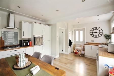 Kitchen/Dining Room