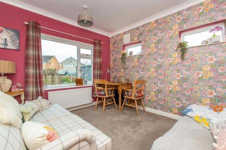 Bedroom 2 / Dining Room