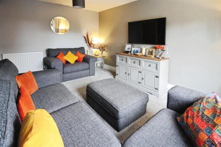 Lounge/Potential Bedroom 4
