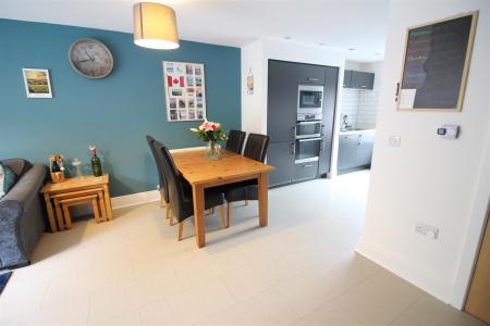 Lounge/Dining Room