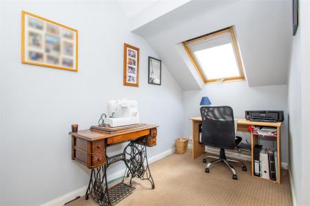 Bedroom 5 / Study