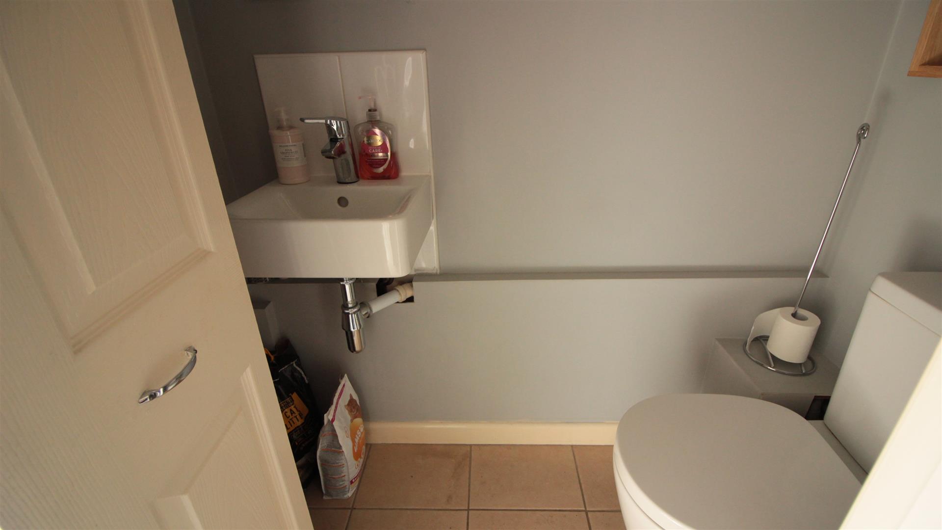 5 bedroom Detached House for sale in Wakefield