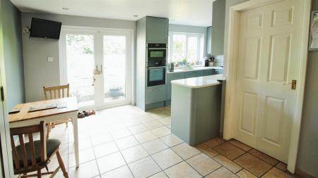 Kitchen/Breakfast Room