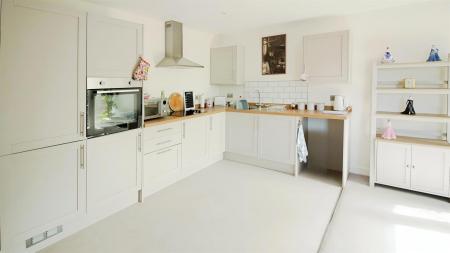 Kitchen/Dining/Lounge