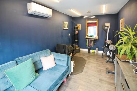 Garage/Office/Gym