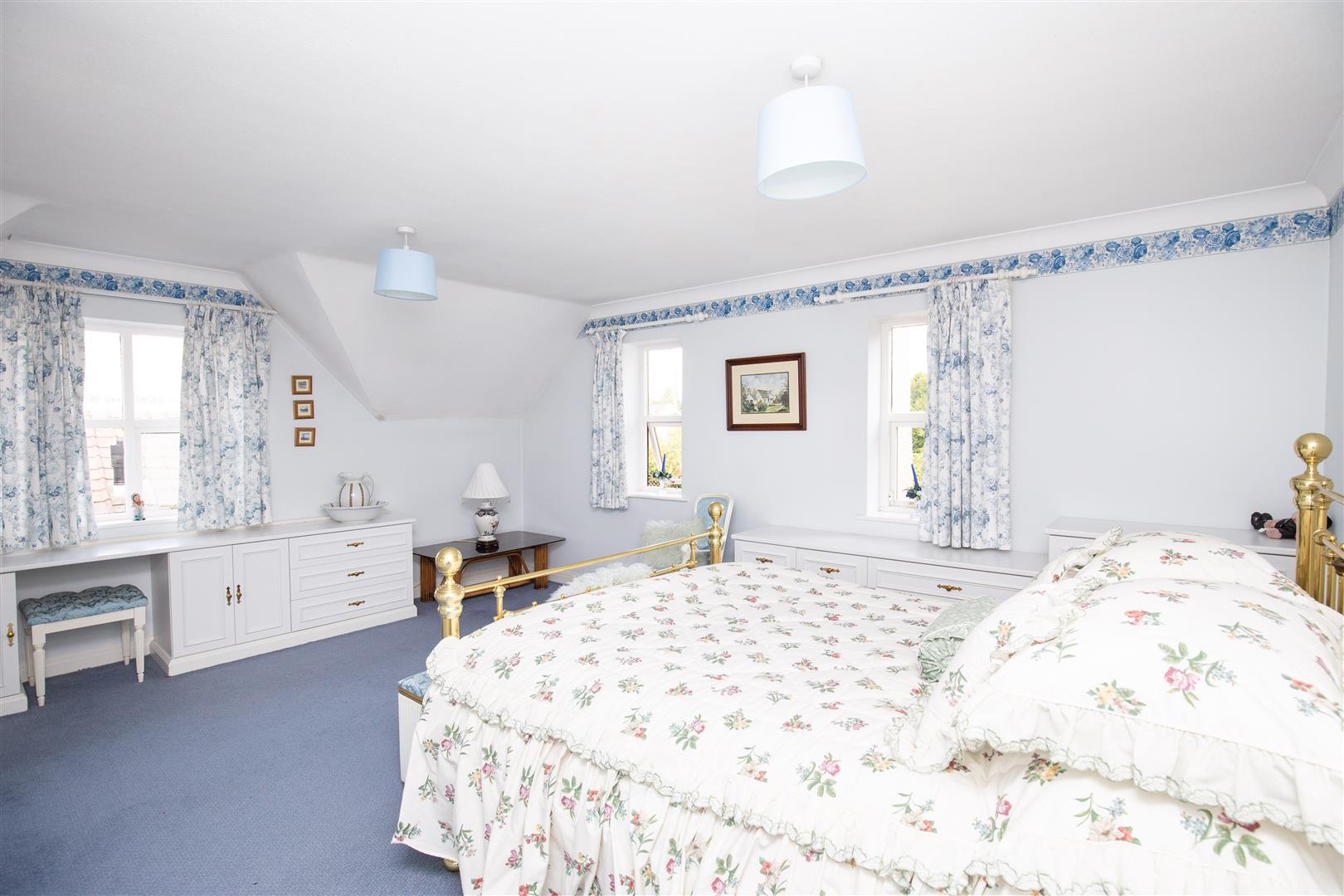 5 bedroom Detached House for sale in Leeds