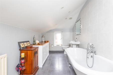 En-suite bathroom