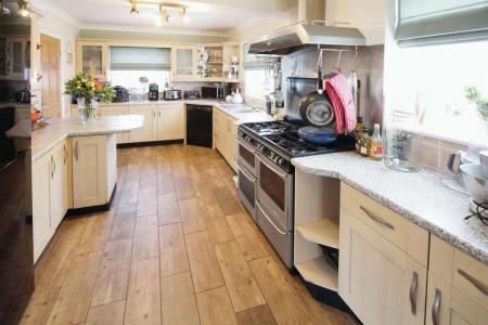 Kitchen/Breakfast Room