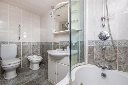 En-suite Bathroom