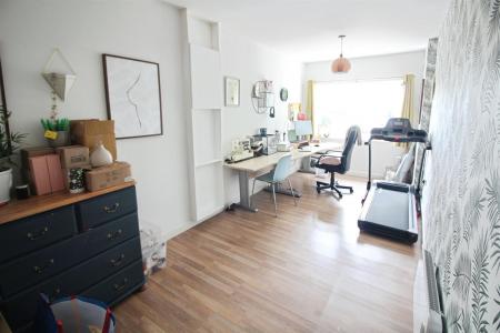 Bedroom/Office